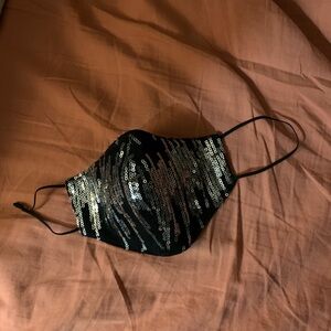 😷 Sequinned Mask 😷